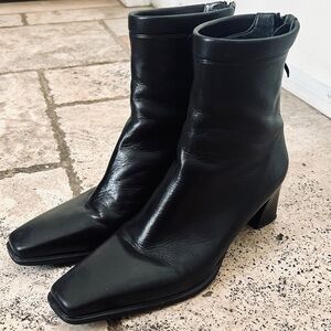 STUART WEITZMAN Black Leather Ankle Booties in Size 7.5M